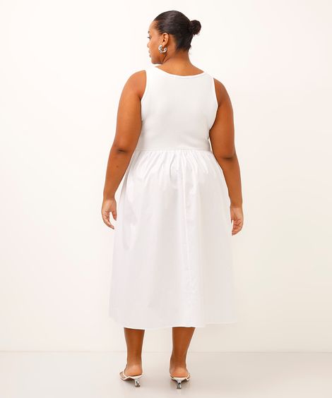 vestido midi evasê plus size off white