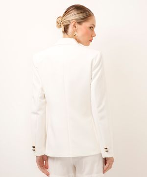 blazer de alfaiataria com ombreira e botões off white