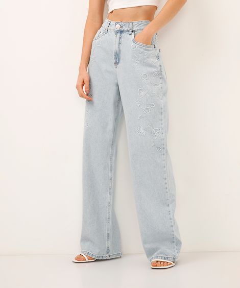 calça wide leg jeans com bordado floral azul