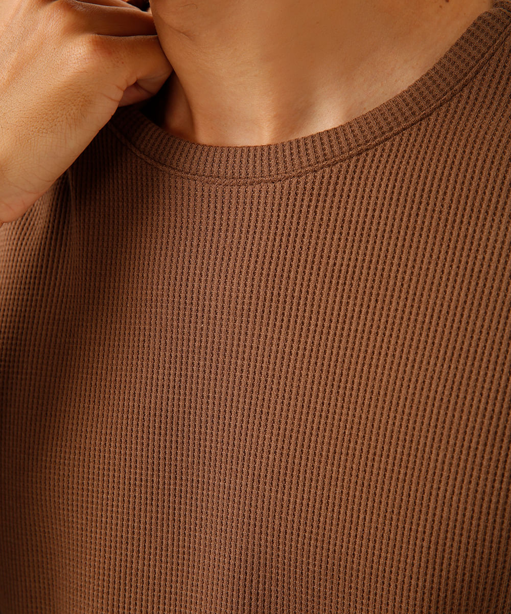 camiseta relaxed de algodão texturizada marrom