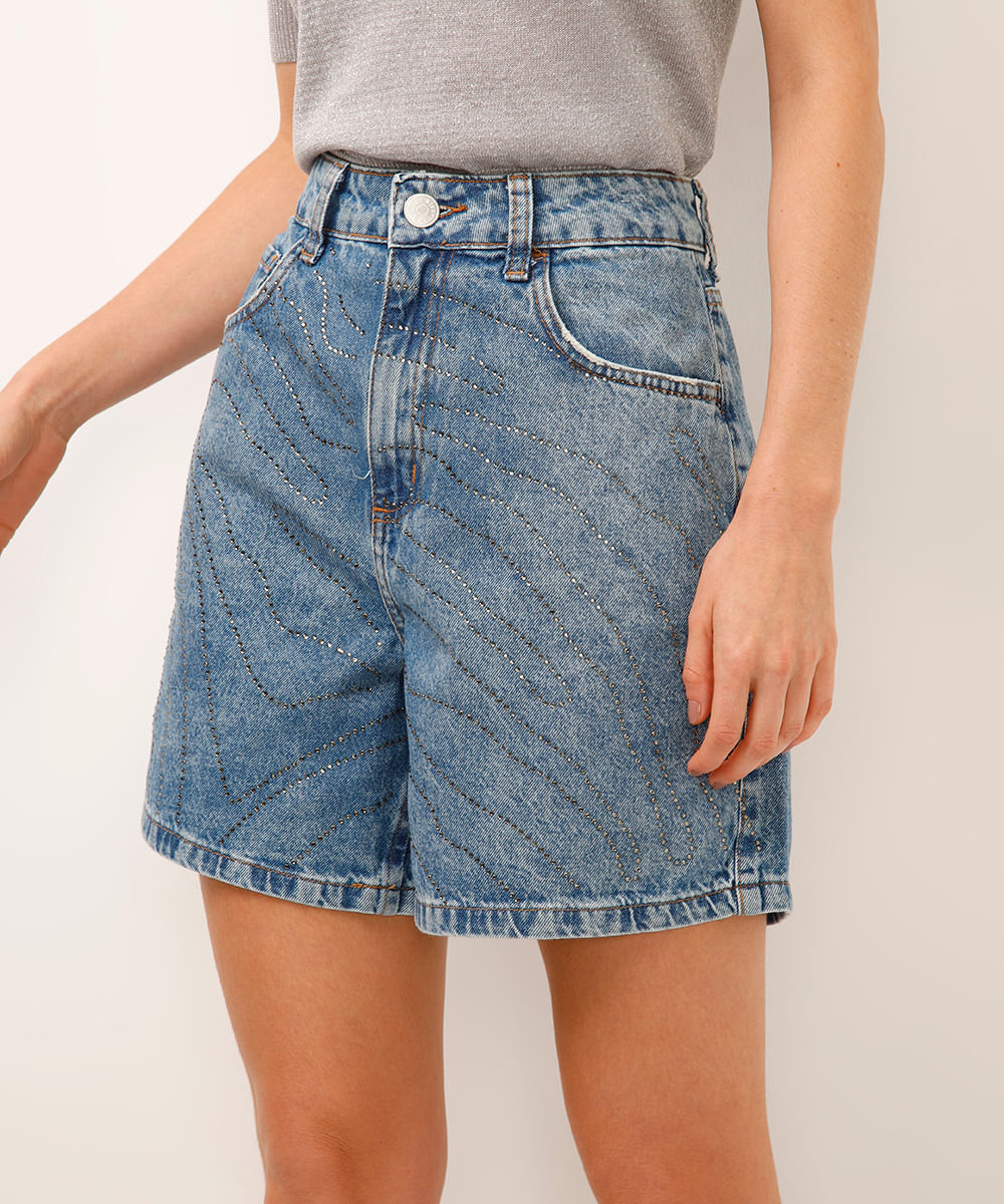 bermuda mom jeans com brilhos azul