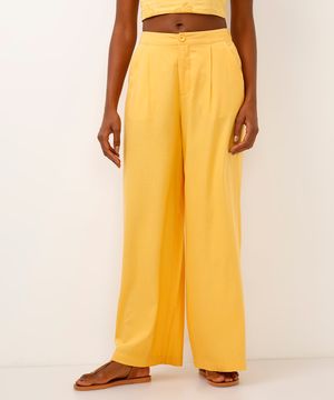 calça wide leg com linho e pregas amarela