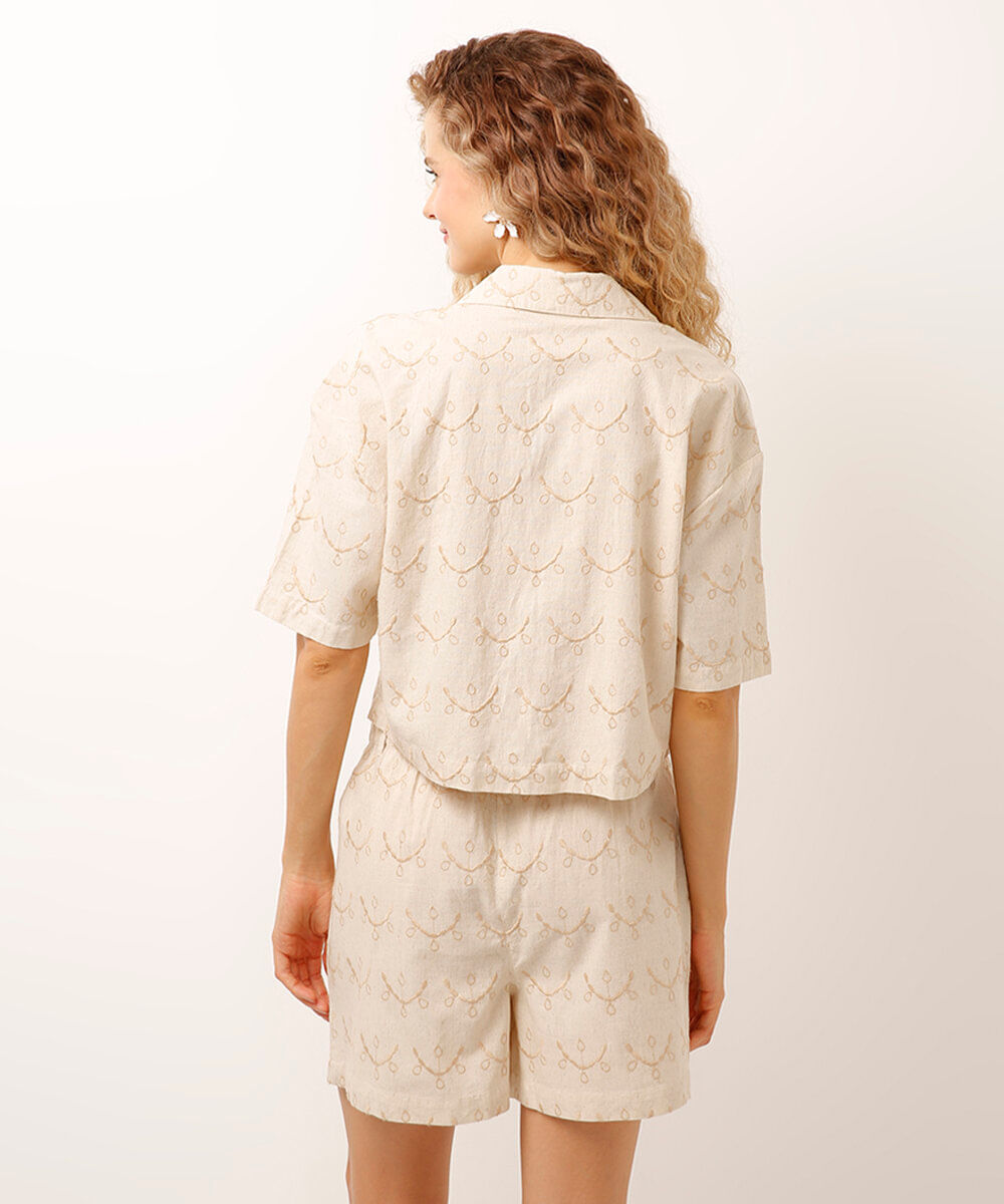 cropped com linho bordado bege