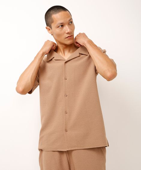 camisa manga curta texturizada marrom