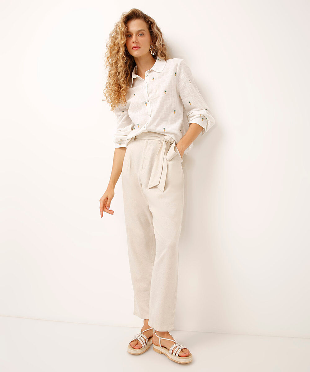 calça de alfaiataria com linho bege