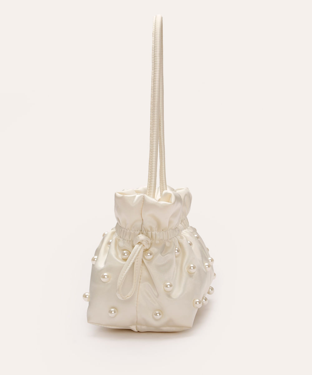 bolsa bucket acetinado com pérolas off white