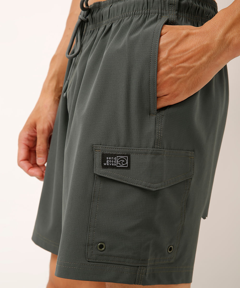 short cargo cós com cordão verde