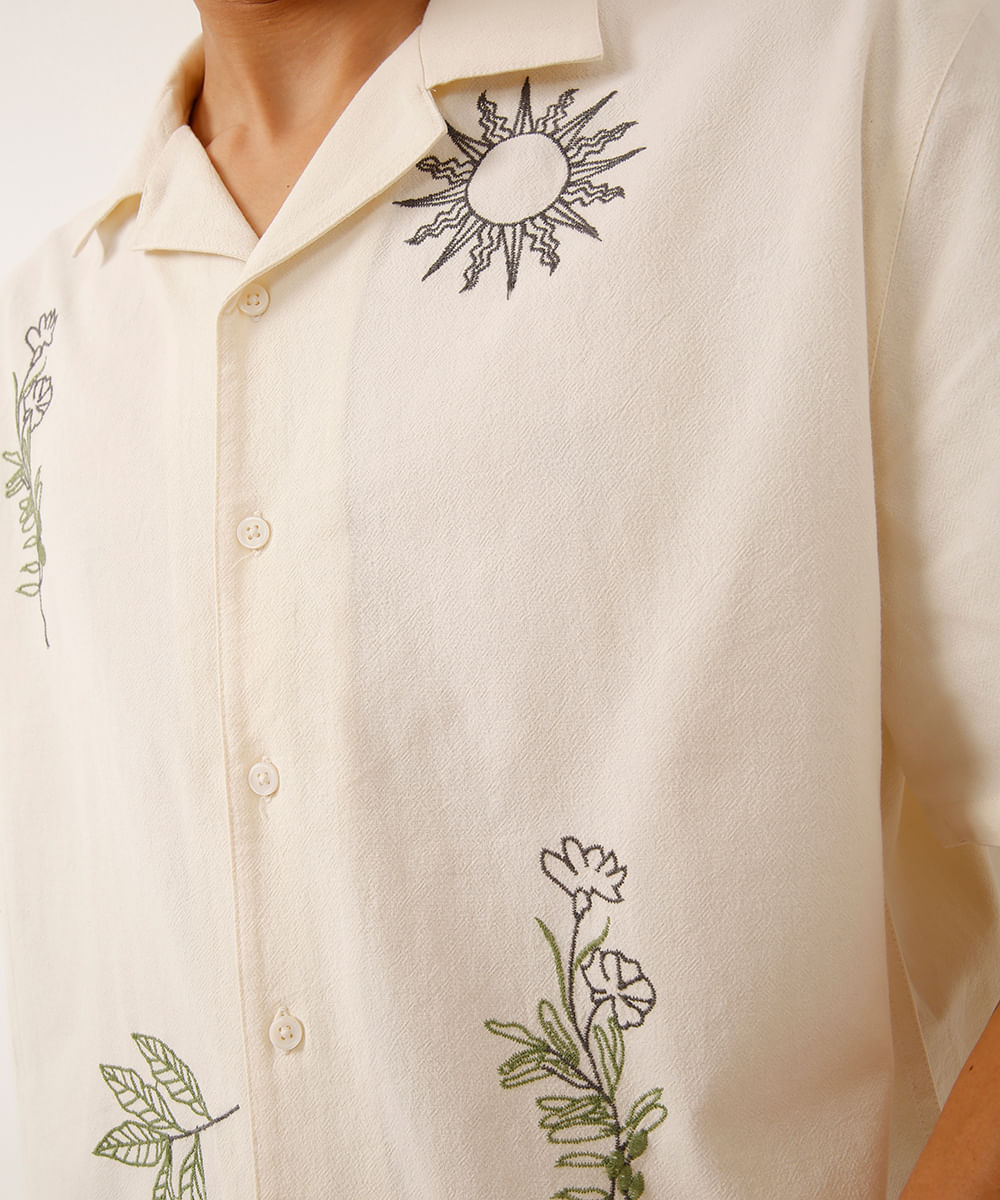 camisa de algodão bordado floral off white