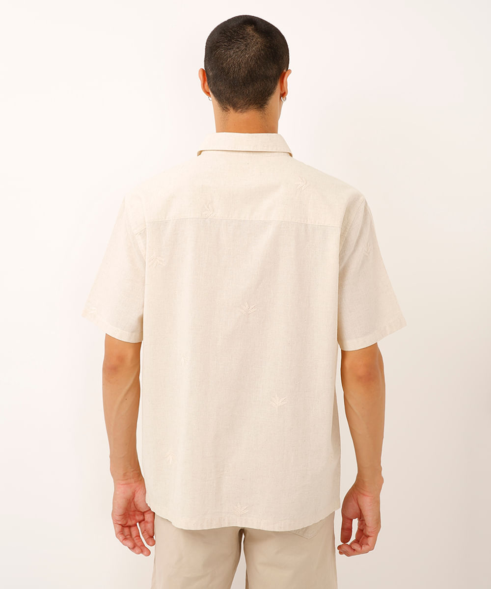 camisa relaxed com linho bordado folhagens bege