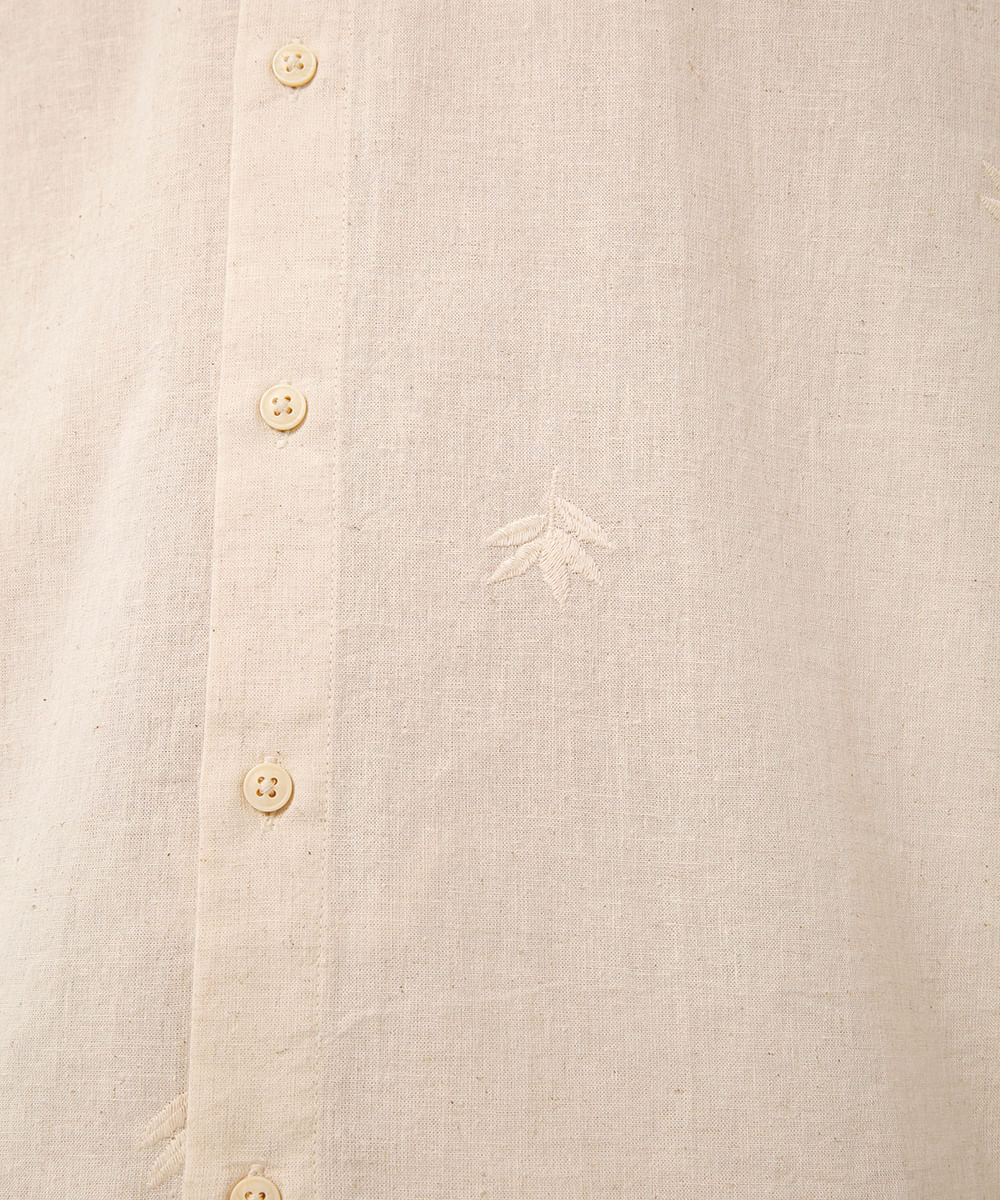 camisa relaxed com linho bordado folhagens bege