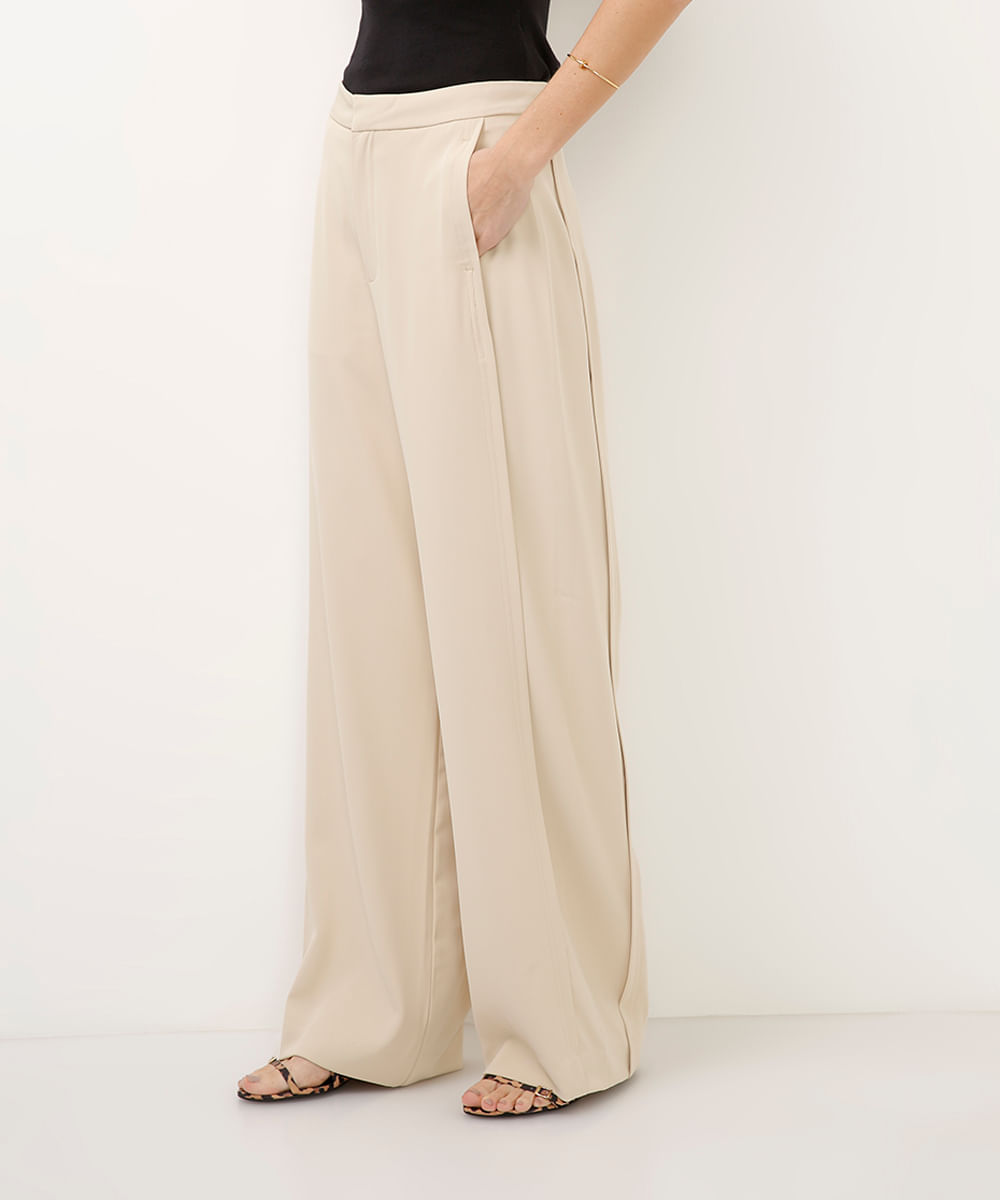 calça de alfaiataria com pregas bege