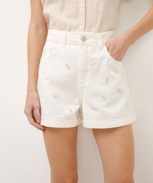 short mom de sarja com bordado folhagens off white