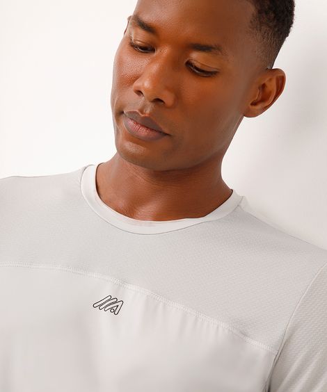 camiseta slim manga curta com recortes esportiva cinza