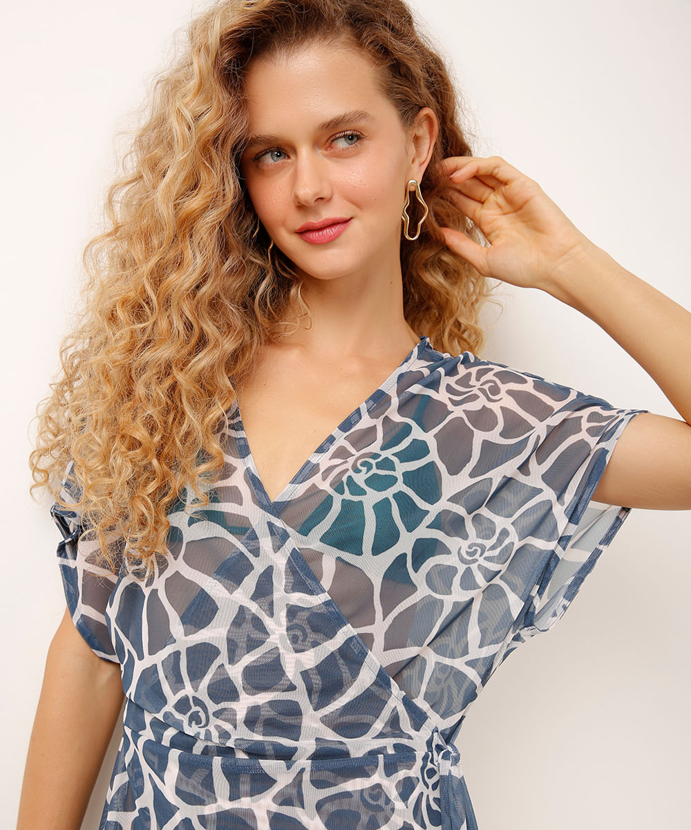 vestido saída de praia transpassado floral azul
