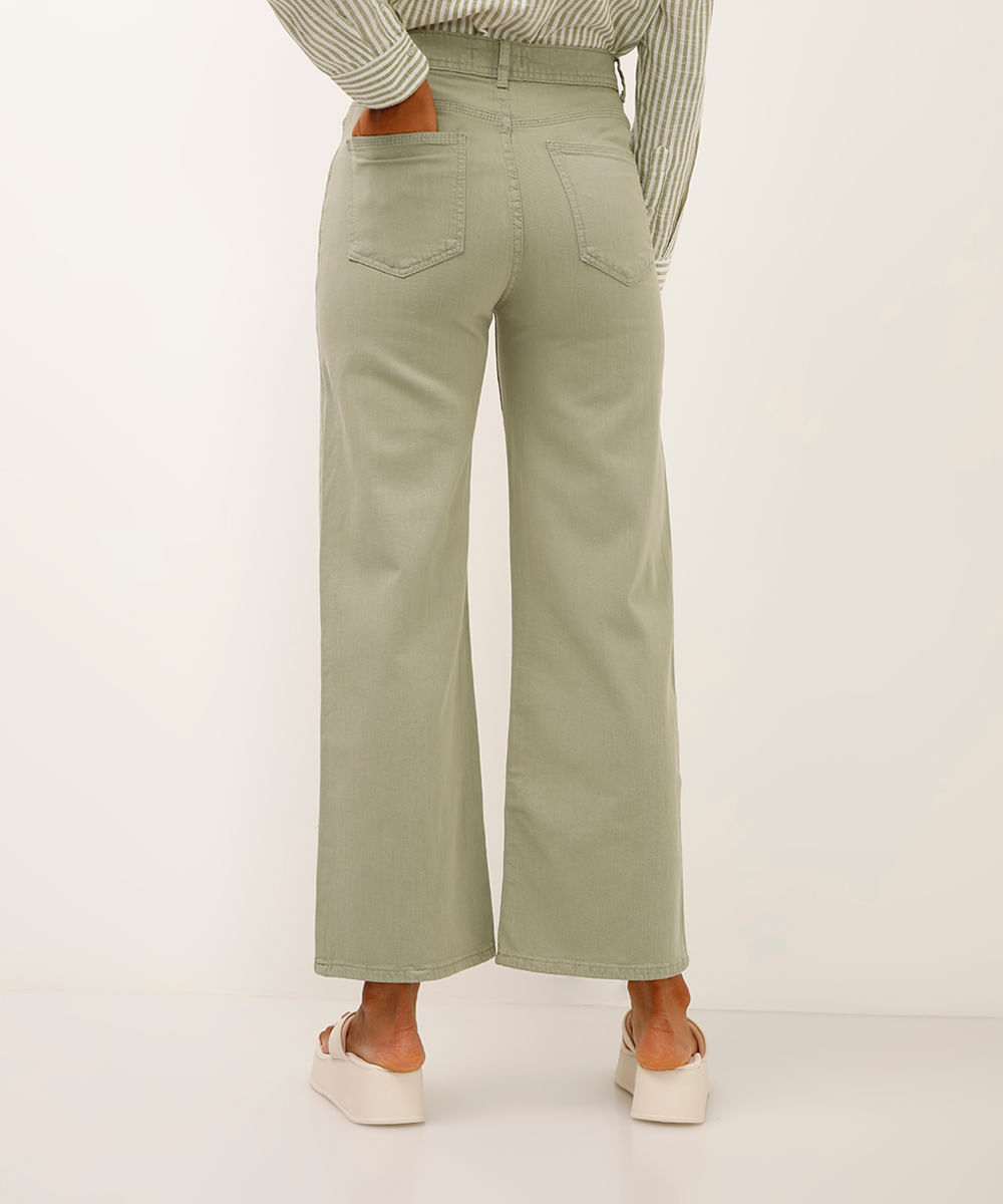 calça wide leg cropped de sarja verde