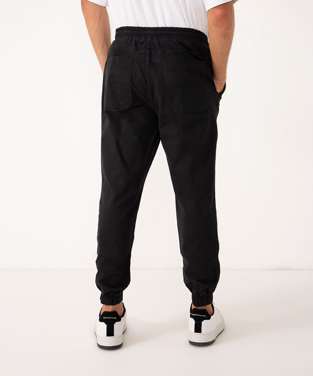 calça jogger slim de sarja amaciada com bolsos preto