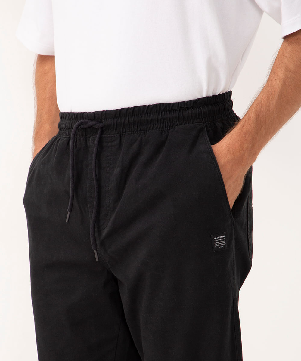 calça jogger slim de sarja amaciada com bolsos preto