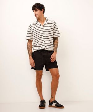 short de sarja com bolsos e cordão preto