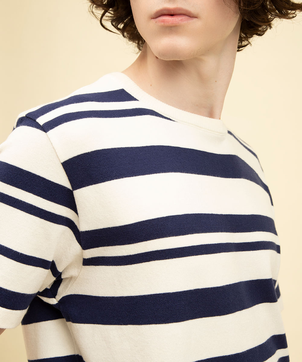 camiseta de tricot manga curta listrada colorida