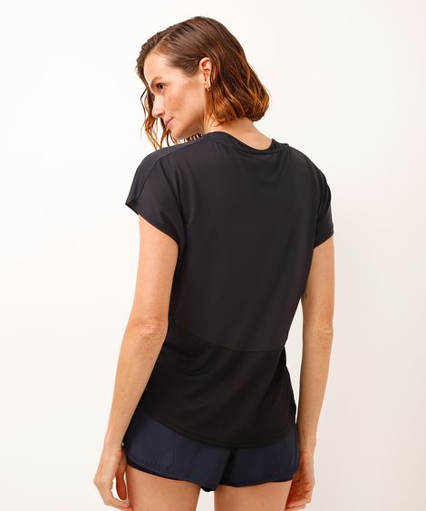blusa esportiva com recortes e refletivo preta