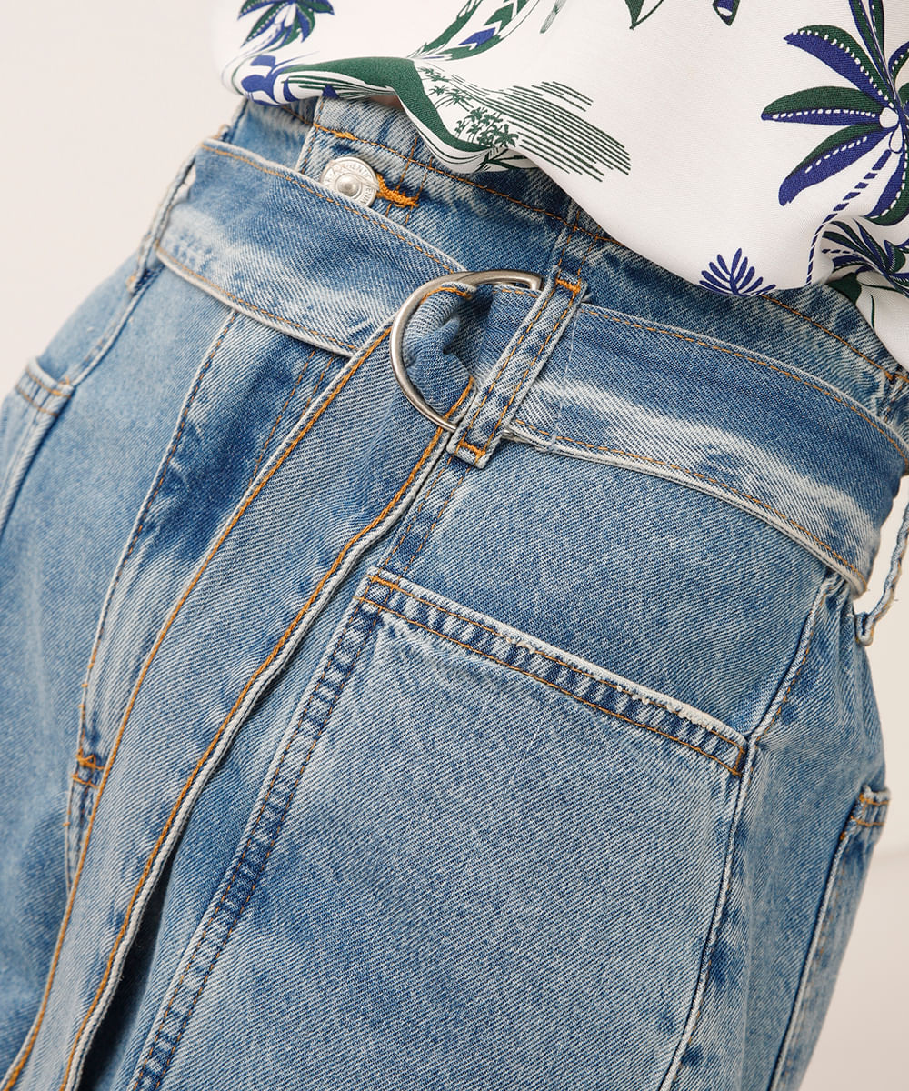 short clochard jeans com cinto azul