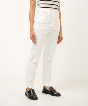 calça mom de sarja com bordado floral off white