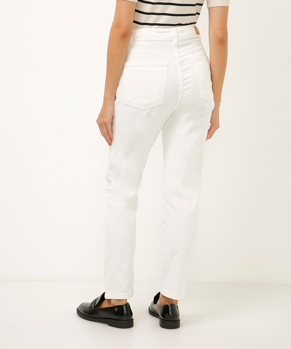 calça mom de sarja com bordado floral off white