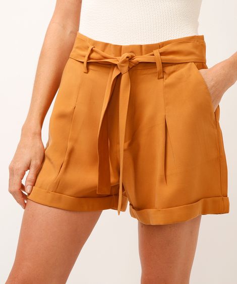 short alfaiataria com faixa areia - caramelo