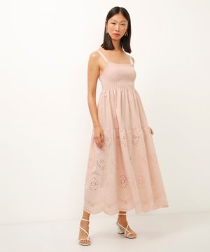 vestido midi de laise floral rosa