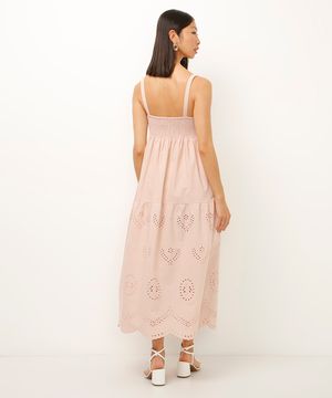 vestido midi de laise floral rosa