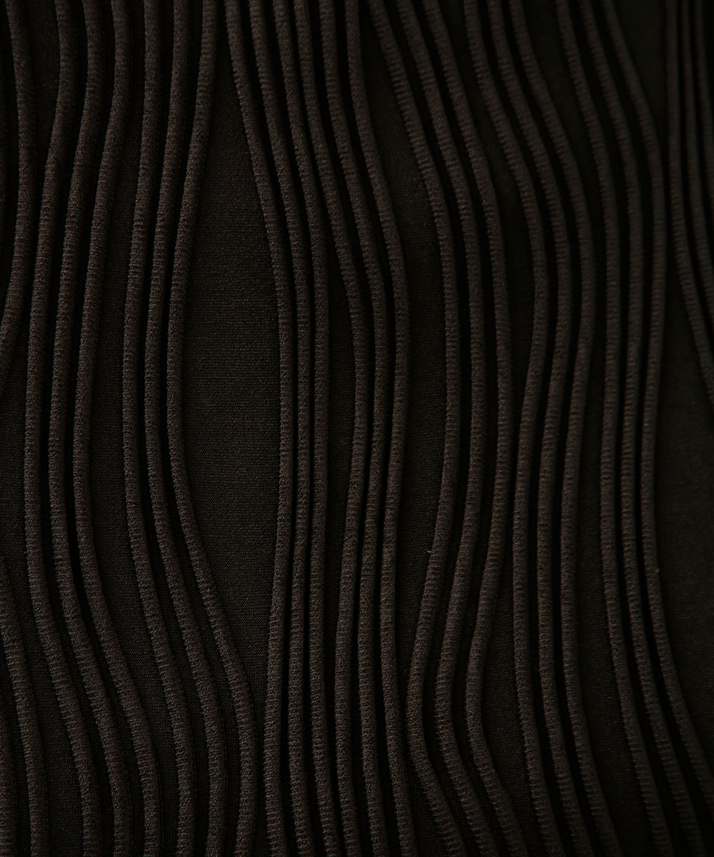 regata gola alta texturizada preta