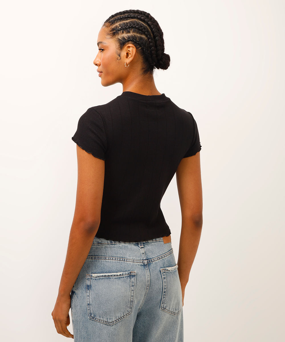 blusa de viscose canelada com frufru preta