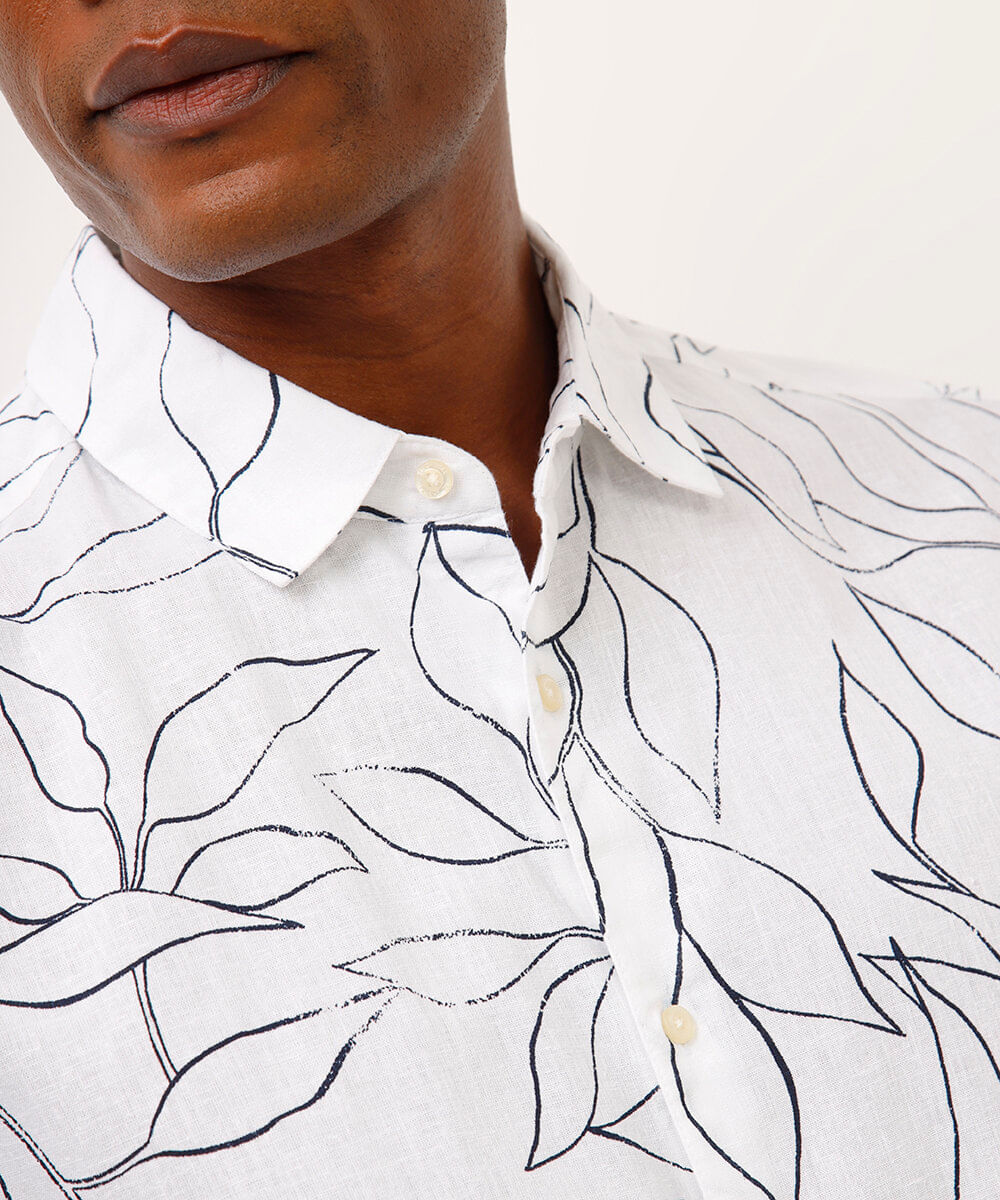 camisa comfort com linho folhagens branca