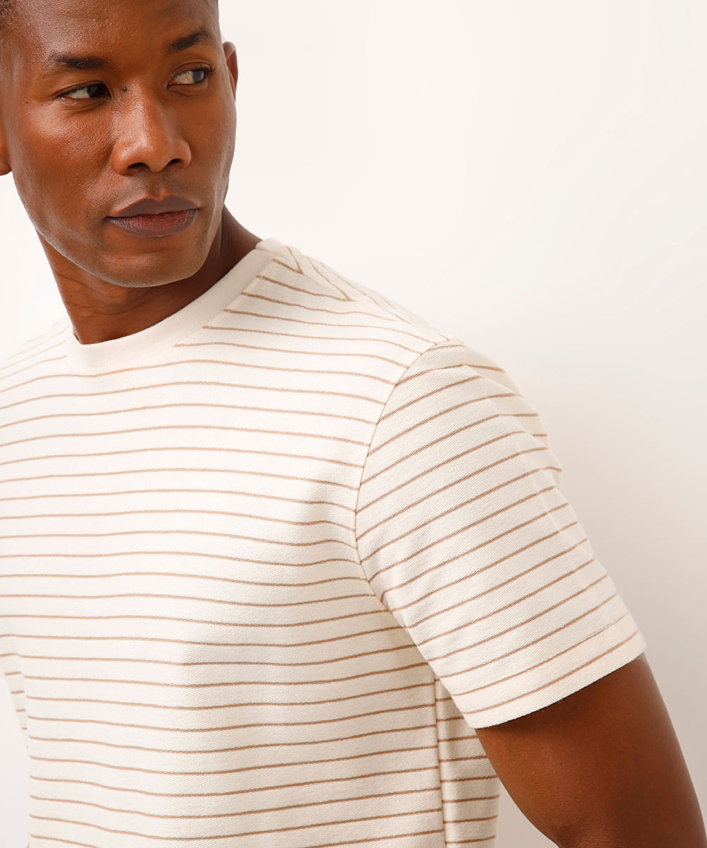 camiseta comfort listrada bege