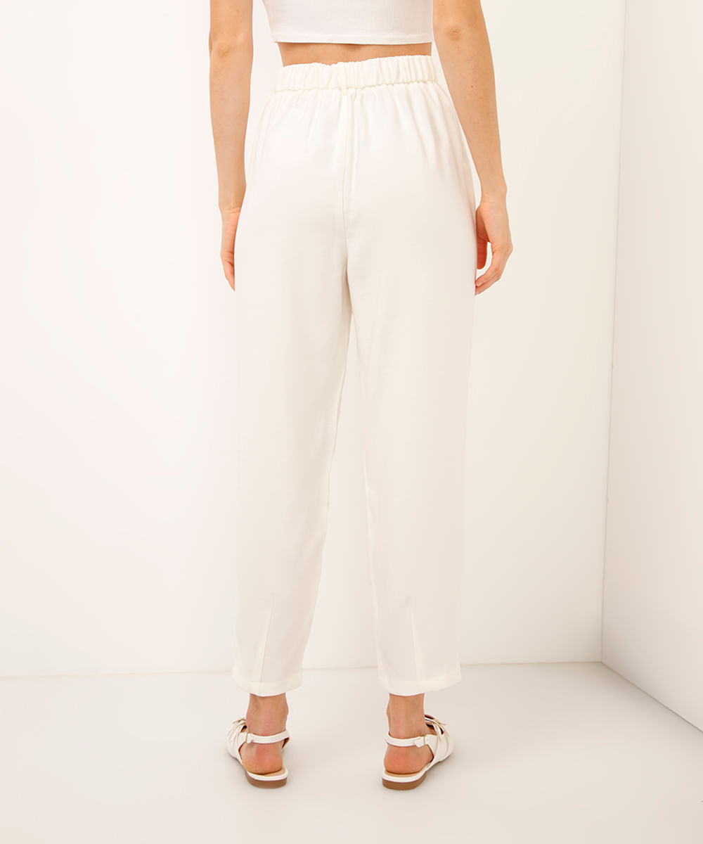 calça alfaiataria de viscose com pregas cintura alta - off white