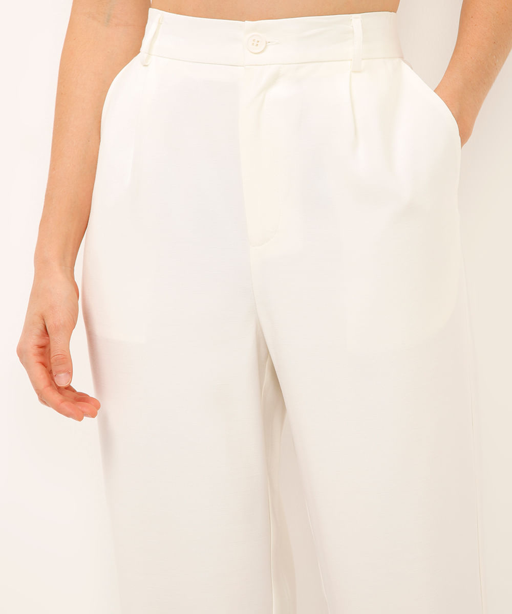 calça alfaiataria de viscose com pregas cintura alta - off white