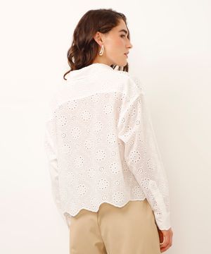 camisa de laise com bolso floral off white