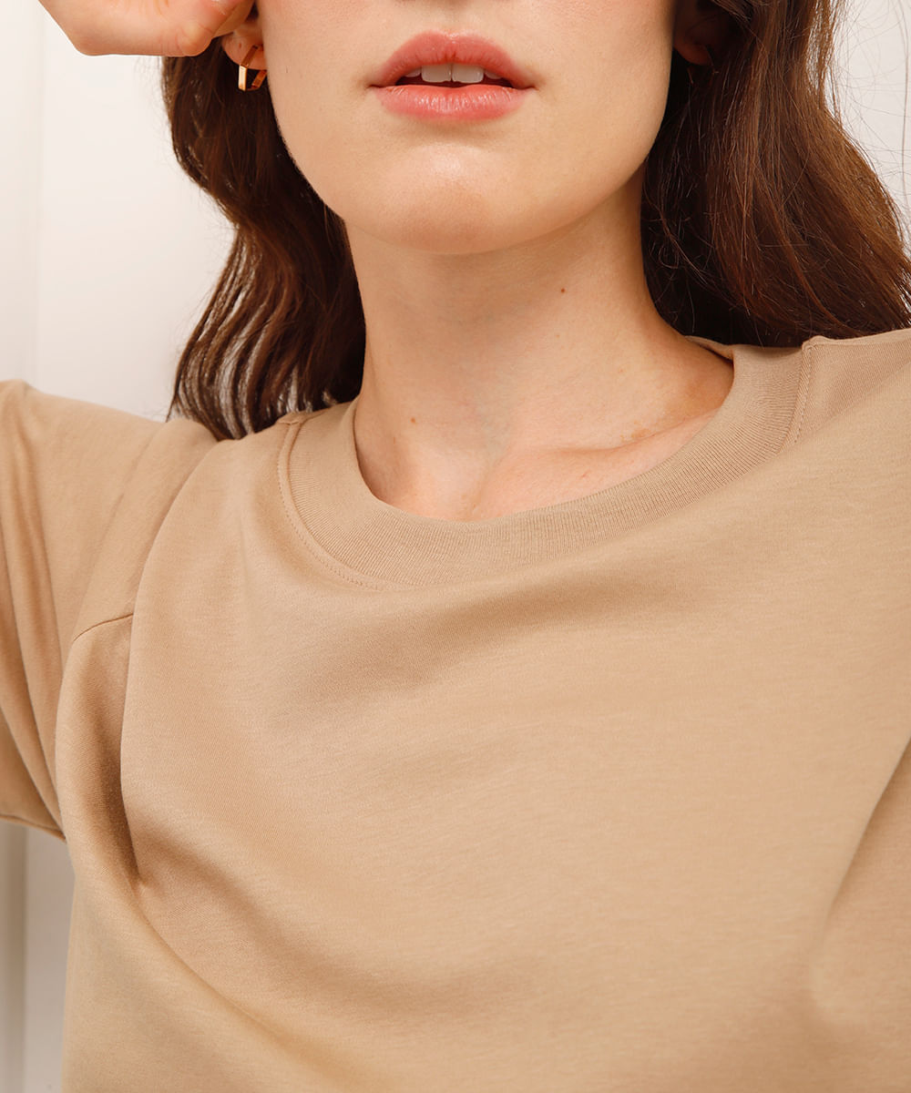 camiseta comfort feminina de algodão peruano interlock bege