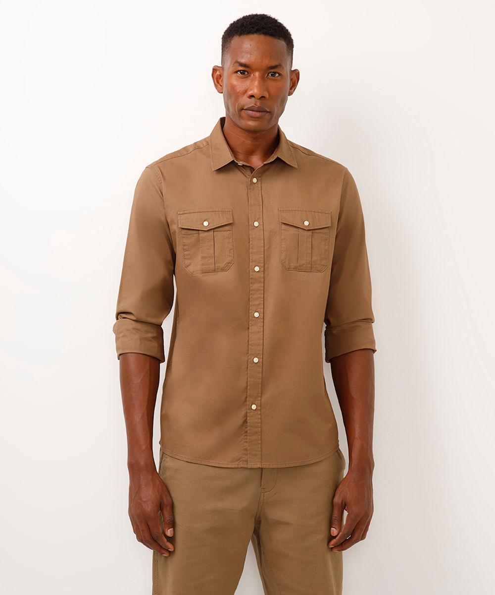 camisa comfort de algodão com bolsos marrom