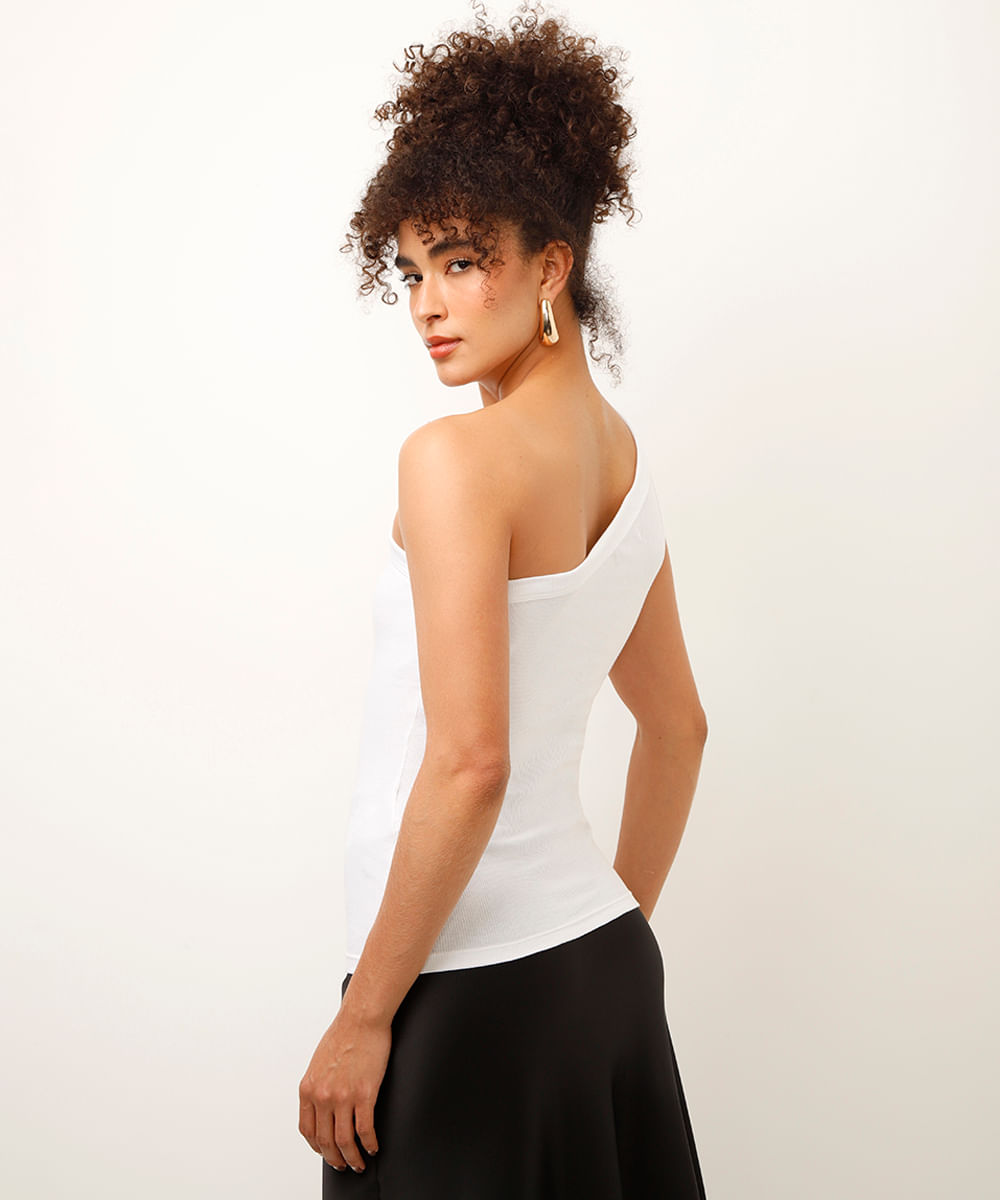 blusa ombro único canelada off white
