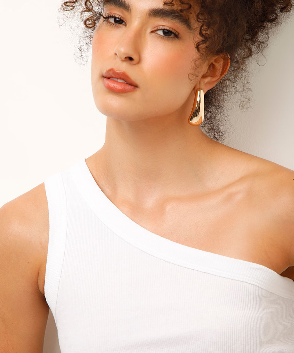 blusa ombro único canelada off white