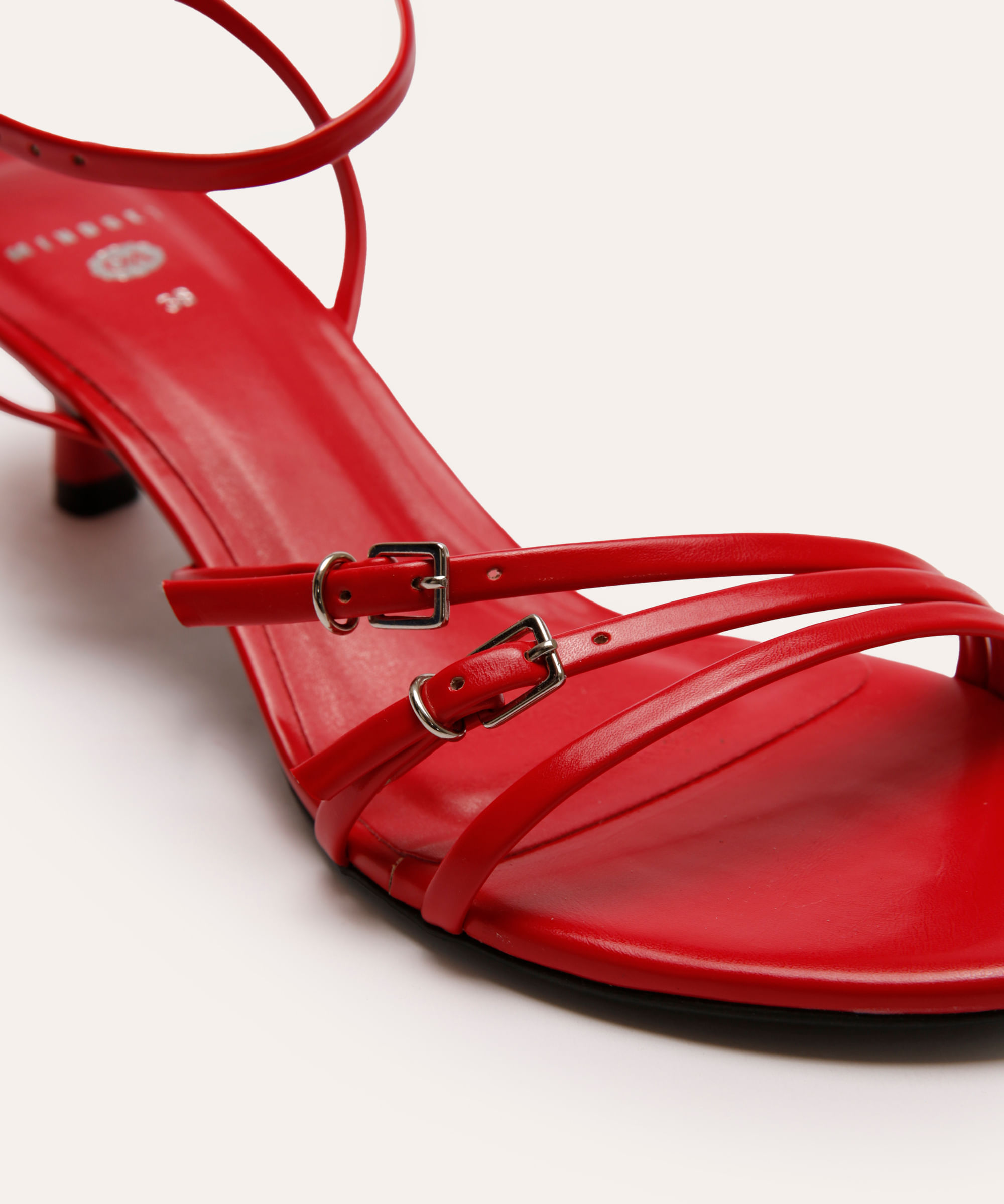 sandália verniz salto baixo mindset vermelho