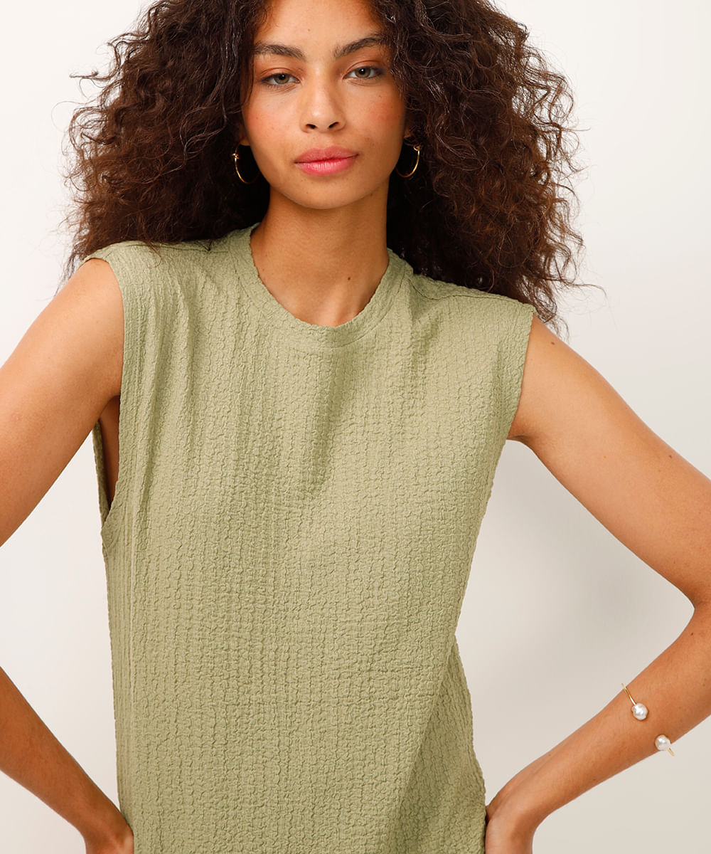 vestido midi decote redondo texturizado verde