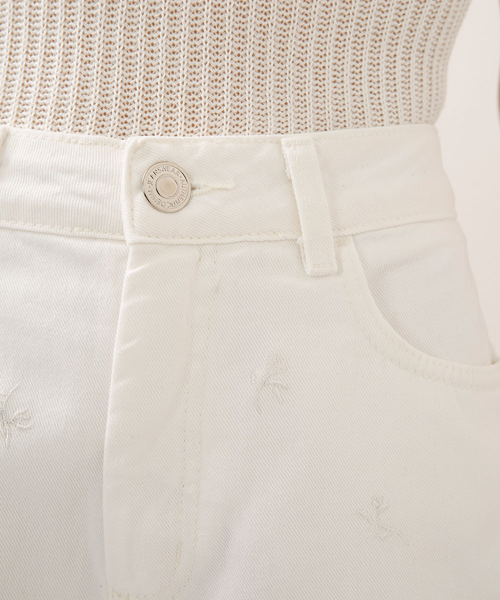 short mom de sarja com bordado floral off white