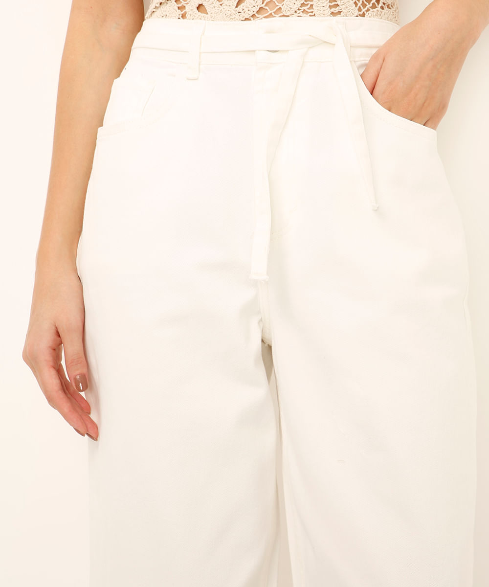 calça wide leg de sarja com cinto off white