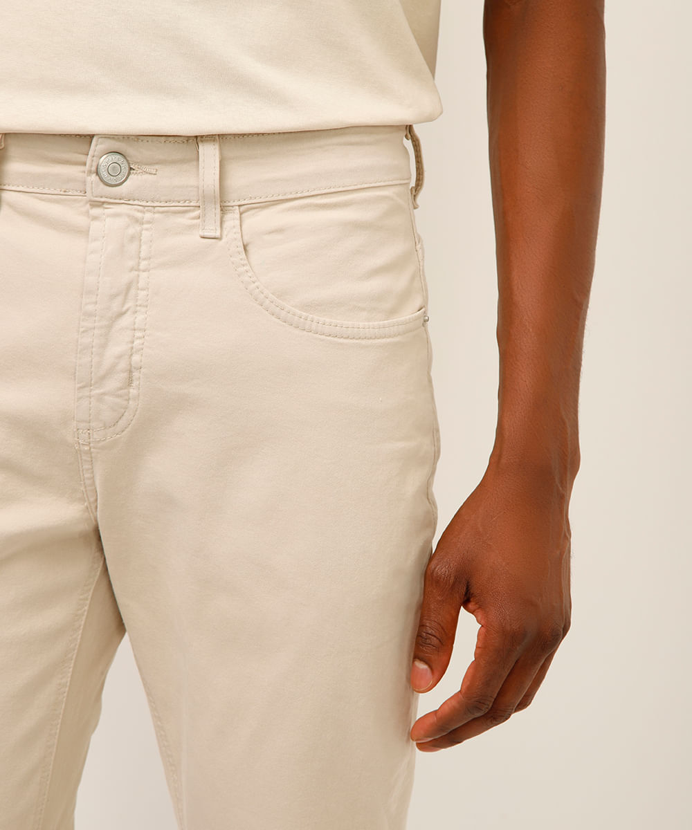 calça slim de sarja bege