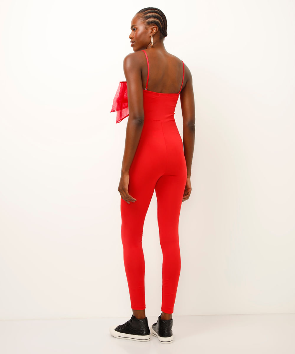 macacão alça fina com laço vermelho