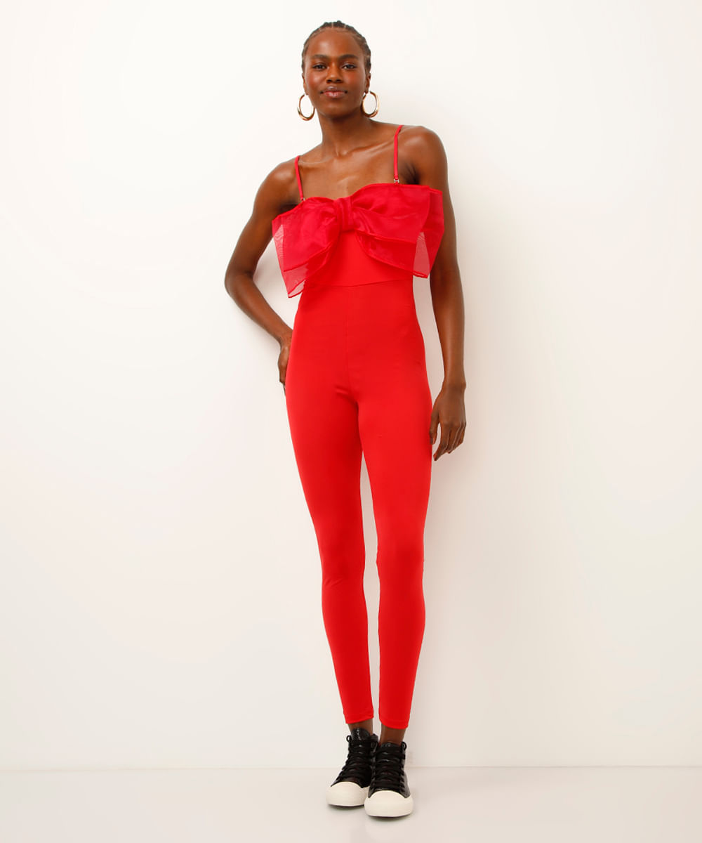 macacão alça fina com laço vermelho