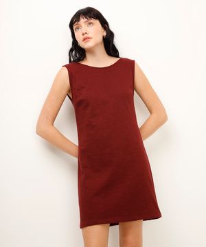 vestido curto decote redondo vinho