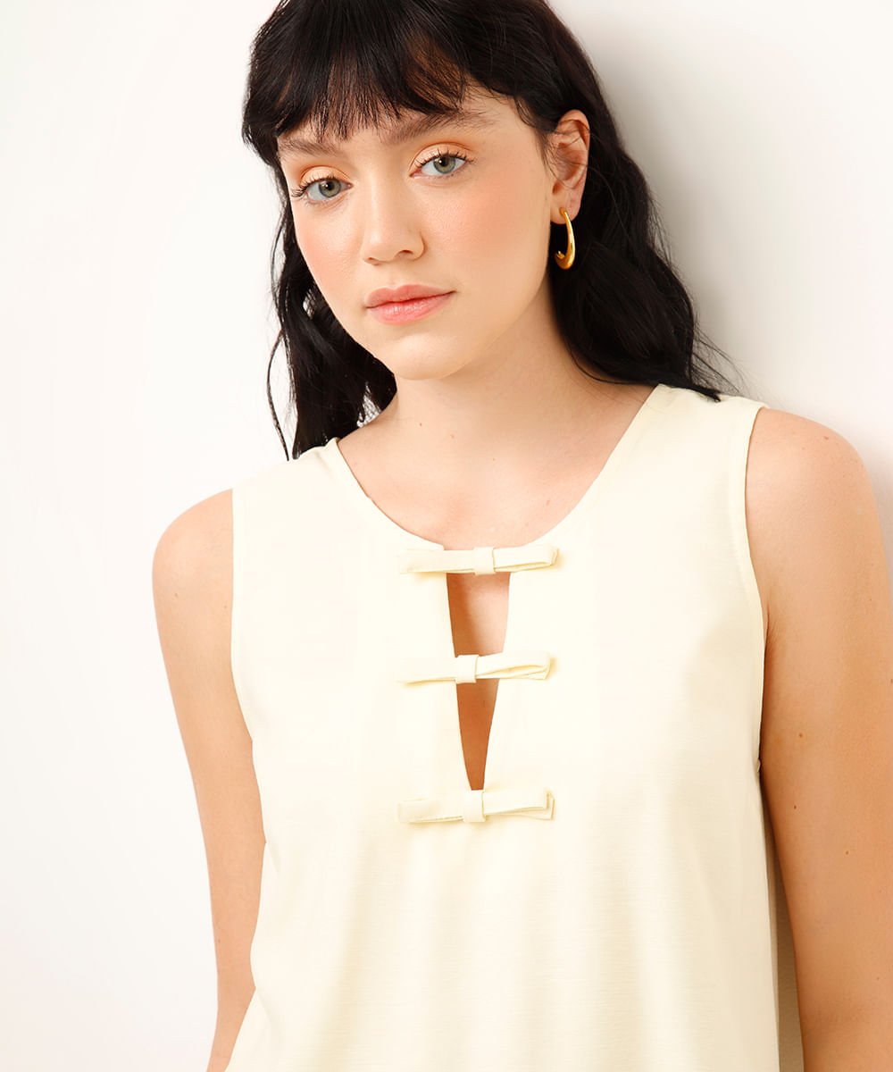 vestido curto com laços amarelo